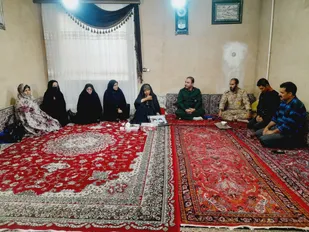 دیدار فرماندهان بسیج صالح&zwnj;آباد با رزمندگان و مادر شهید در هفته دفاع مقدس