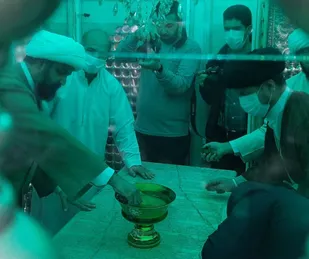 آئین غبارروبی مضجع شریف حضرت جعفربن موسی الکاظم(ع) برگزار شد