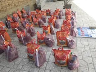 اهدای بسته معیشتی به 78خانواده نیازمند در خوی