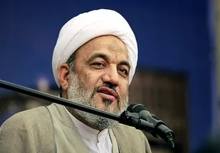 مسئولین باید توجه کنند که حرف آخر حرف ولایت است