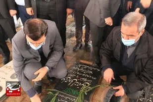 برگزاری مهمانی لاله ها و غبارروبی گلزار شهدا در بیرجند