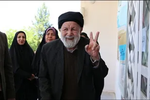 حضور مرد ۱۰۳ ساله خرم&zwnj;آباد پای صندوق رأی