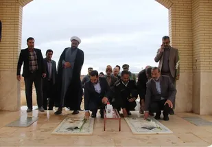 احترام به مقام شامخ شهیدان در مهریز/ افتتاح زمین چمن مصنوعی در روستای احمد آباد