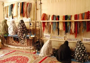 درآمد ۱.۴میلیارد تومانی مددجویان زنجانی از فرشبافی