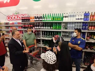 بازدید فرماندار شهرستان ری از نحوه توزیع کالاها در فروشگاه های زنجیره ای