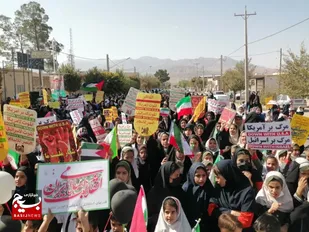 اجتماع بزرگ دانش آموزان دختر بهابادی در حمایت از کودکان مظلوم غزه برگزار شد