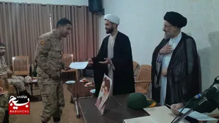 دیدار صمیمی سربازان با امام جمعه تنکابن در روز سرباز