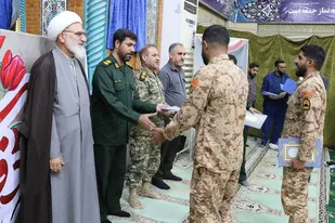 گرامیداشت روز سرباز و تجلیل از حافظان امنیت کشور در آبادان