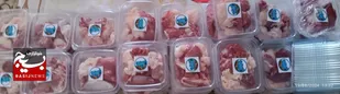 خادمیاران کاشمر بیش از 80 بسته گوشت بین نیازمندان توزیع کردند