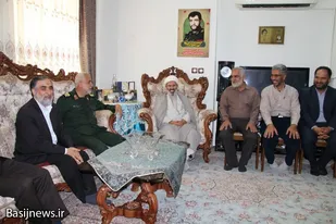 دیدار مسئولین سپاه انصارالحسین(ع) و جمعی از اساتید با خانواده شهید سال استان همدان