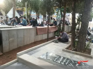 زیارت عاشورا در جوار قبور مطهر شهدای سامان