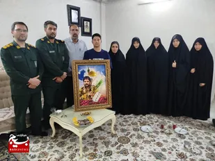 شبی به رنگ ایثار؛ تجلیل از خانواده شهید مدافع حرم خادمی