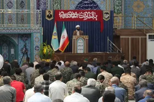 همبستگی ملت و سپاه در خط مقدم نماز جمعه