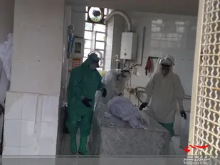 جهادگران شهرستان نظرآباد در غسل و تدفین اموات بیماری کرونا مشارکت دارند