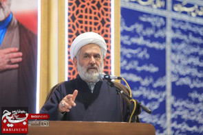 اهتمام ما بر این است که همه اقشار را حول محور مسجد و میدان، همراه کنیم