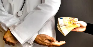 بیماران گرفتار تعرفه بالا و زیرمیزی پزشکان شده اند