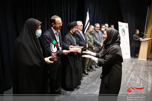 از برگزیدگان نشان کنگره ملی ۳۴۰۰ شهید استان اردبیل تجلیل شد