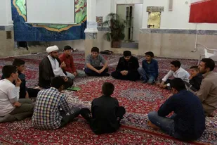 حضور نوجوانان بسیجی گیان در مراسم معنوی اعتکاف