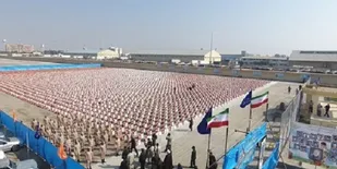 سبزپوشان نیروی دریایی مرحله دیگری از کمک&zwnj;های مومنانه را رقم زدند/ توزیع 5 هزار بسته کمک معیشتی بین نیازمندان