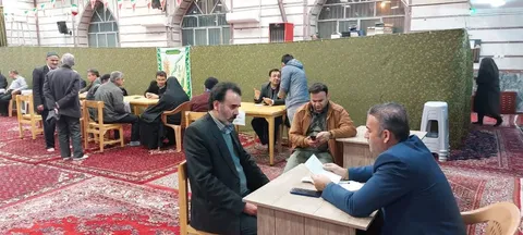 همدان / میز خدمت به همت پایگاه شهید چیت سازیان