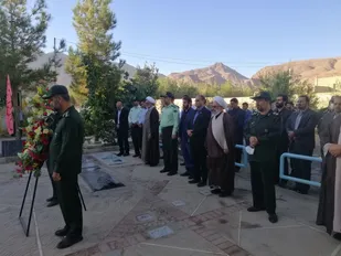 غبارروبی قبور مطهر شهدا در تفت