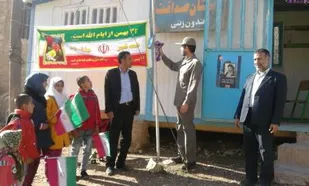 جشن انقلاب در مدرسه ای با 5دانش آموز