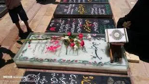 نواختن زنگ مدارس از مزار شهید حاج قاسم سلیمانی