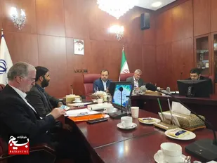 جلسه مشترک وزیر اقتصاد و  مسئول سازمان بسیج اصناف،بازاریان و فعالان اقتصادی کشور در خصوص سامانه ملی صدور مجوزها