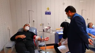 اهدای خون استاندار کهگیلویه و بویراحمد در روز عاشورا