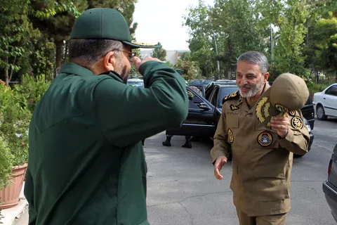 دیدار فرمانده کل ارتش با سردار سلیمانی