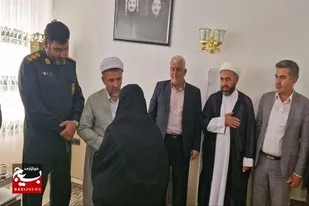 فرمانده سپاه مهاباد با خانواده شهید عبدالله جنگلی دیدار کرد