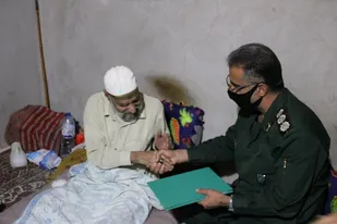 دیدار با خانواده شهید محمد وطن خواه از شهدای اهل سنت حادثه تاسوعای حسینی در چابهار