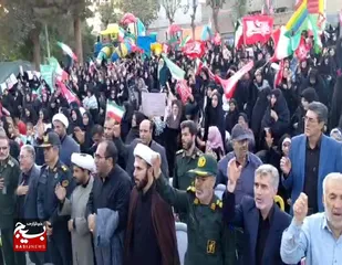 افراشته شدن پرچم سرخ انتقام خون رهبر شهید در اجتماع زینبیون اسدآباد