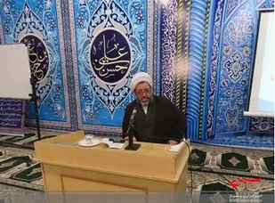 ولایت فقیه محور و اقتدار جامعه اسلامی است