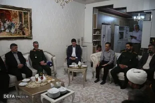 دیدار فرمانده سپاه امیرالمؤمنین (ع) استان ایلام با خانواده معظم شهدا