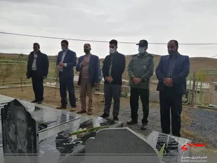 غبار روبی قبور مطهر شهدای بخش زاینده رود سامان