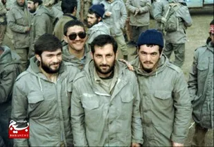 هم&zwnj;رزم شهید باکری:
شهید باکری در جبهه فرهنگ&zwnj;سازی می&zwnj;کرد