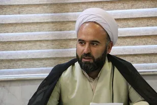 مبارزه با استکبار جهانی تعطیل بردار نیست