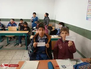 دانش&zwnj;آموزان بسیجی فراهان با پویش &laquo;مدرسه همدل&raquo; به یاری دانش&zwnj;آموزان لبنان شتافتند