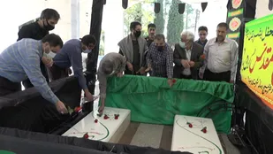 آیین غبارروبی قبور مطهر شهدای گمنام بهاباد توسط اعضای شورای بسیج رسانه