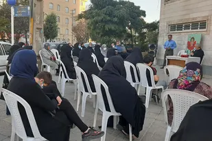 آبروی کوچه، افتخار محله مقابل منزل شهید احمد نیری برگزار شد