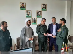 تقدیرسرهنگ پساوند فرمانده سپاه شهرستان رفسنجان وحجت الاسلام بیاضی پور مسئول نمایندگی ولی فقیه از مدیر روابط عمومی وتبلیغات سپاه شهرستان
