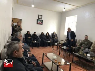 از خانواده های معظم شهدا توسط فرمانده گروه ۴۲۲ مهندسی رزمی نزاجا در شهرستان باغملک تجلیل به عمل آمد