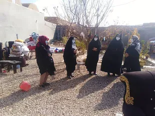 دیدار مسئول بسیج خواهران و گردان کوثر از سیل زدگان روستای فیروزآباد