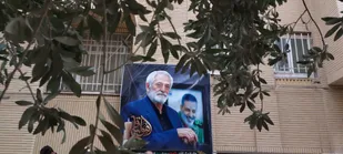 سربازی که تمام نشد؛ پدر به دیدار پسر شهیدش رفت