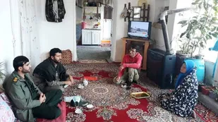 دیدار فرمانده سپاه ناحیه خنداب با خانواده مرحوم بسیجی عبدالله جمشیدی