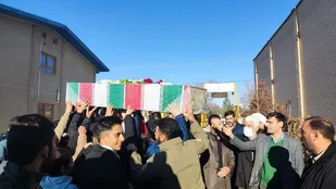 مراسم تشییع شهدای گمنام در مدارس شهر میمه برگزار شد