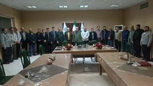 امروز سپاه و بسیج تمام قد در کنار صنعت و تولید قرار گرفته اند