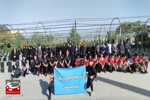 غبارروبی مزار شهدا به مناسبت هفته دفاع مقدس با حضور بسیجیان ورزشکار همدان
