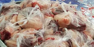 توزیع گوشت گرم بین نیازمندان شهر دیر